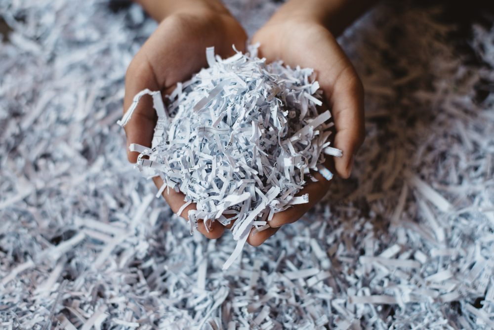 is shredded paper good for the garden