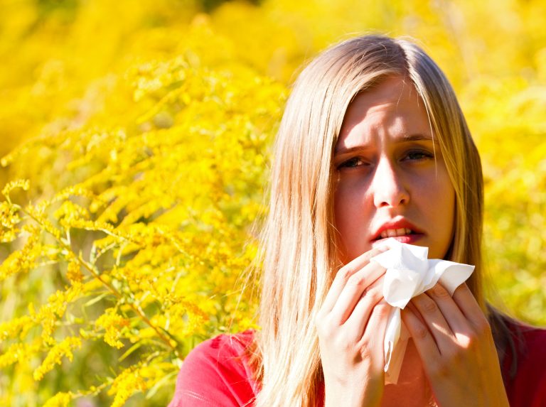 weeds that spread toxic pollen