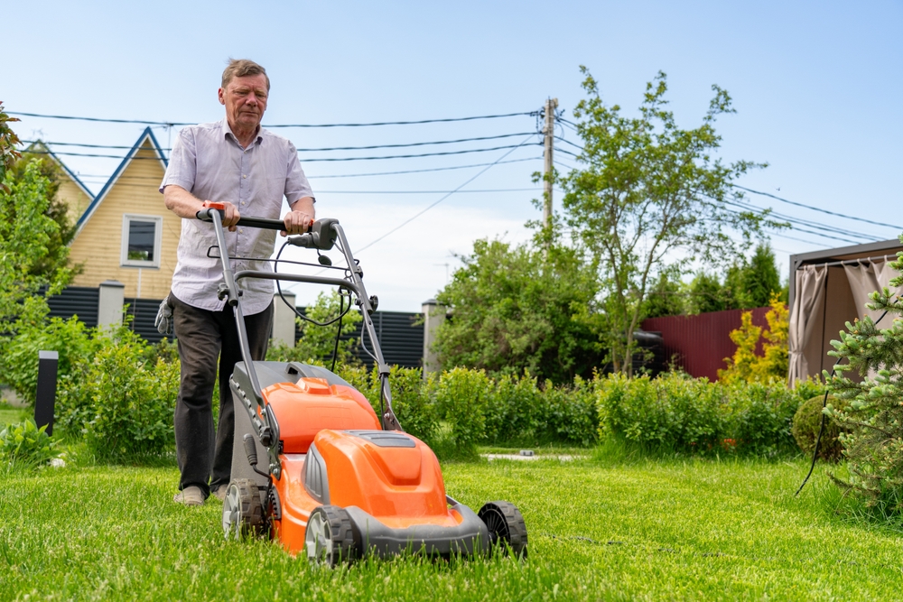 There Are Ways To Mow and Mulch for a Perfect Lawn Come Spring
