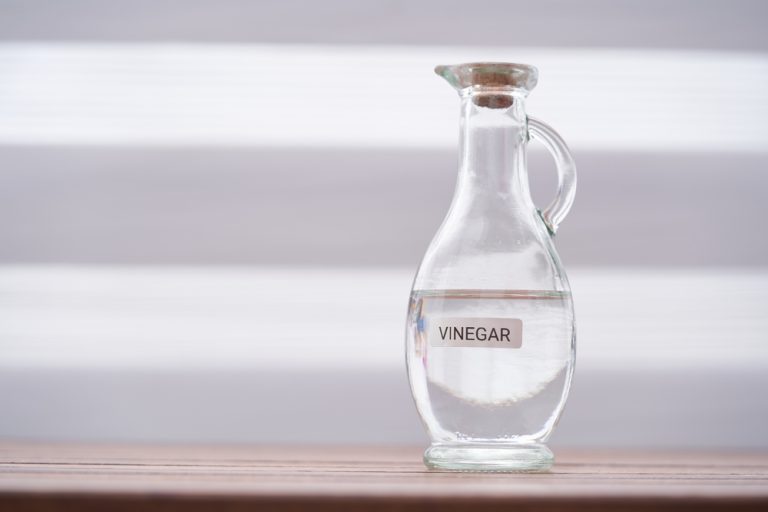 Why Professional Growers Use White Vinegar Instead of Expensive Sprays