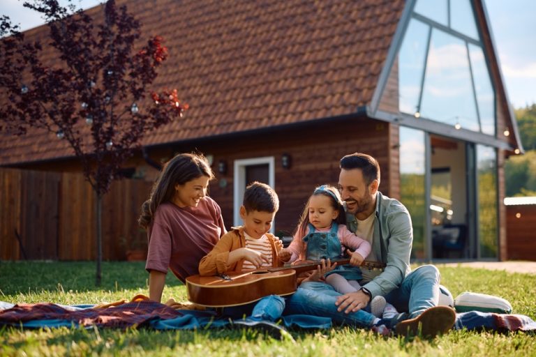 6 Reasons Screen-Free Backyard Retreats Are Trending