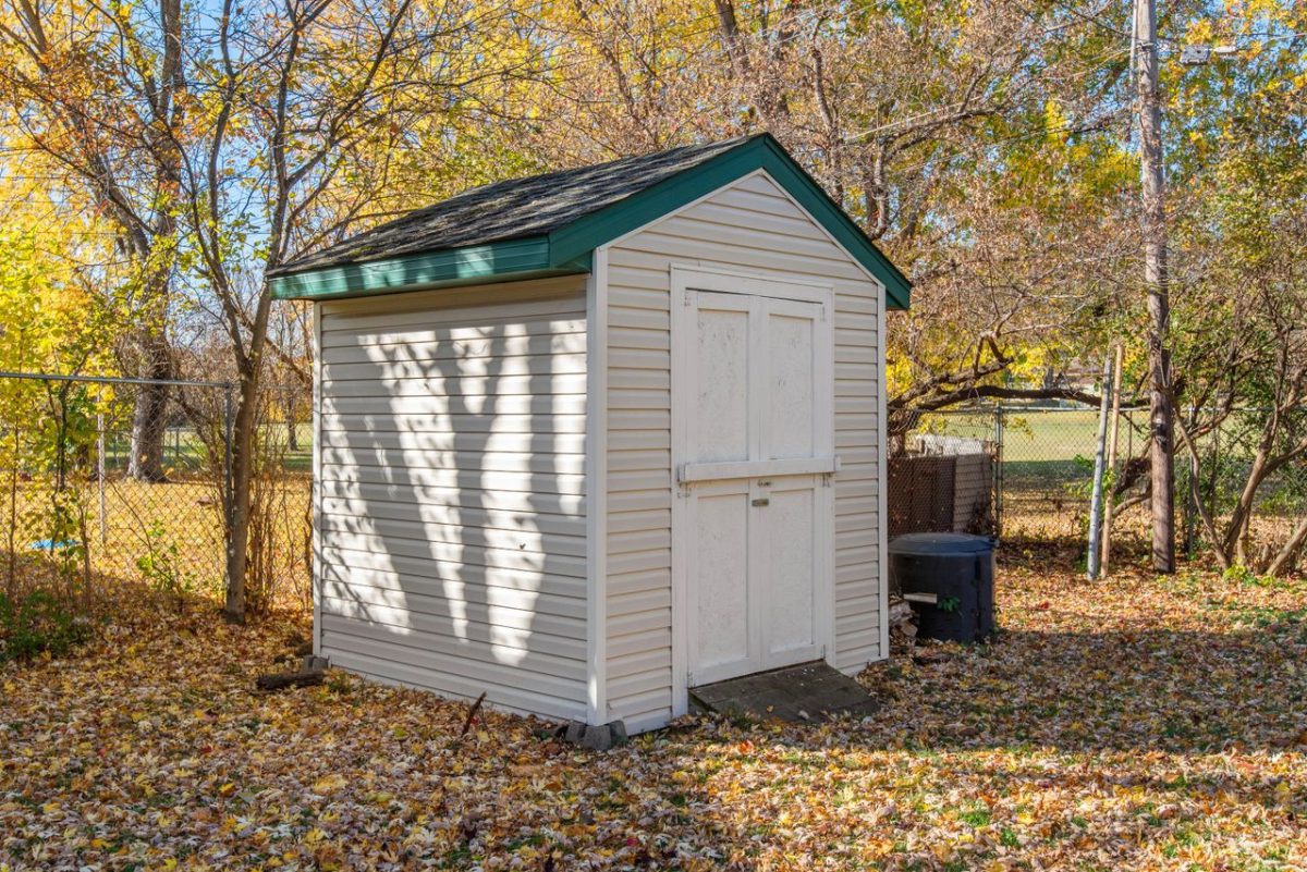 7 Ways to Prepare a Garden Shed for Fall Without Buying Organizers