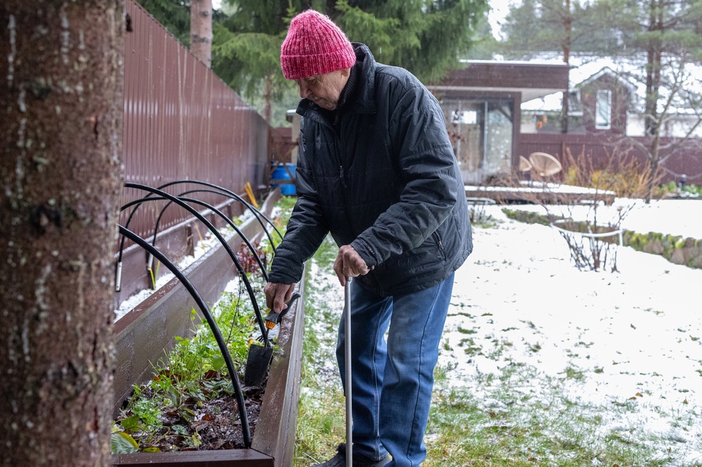 winter garden tool maintenance